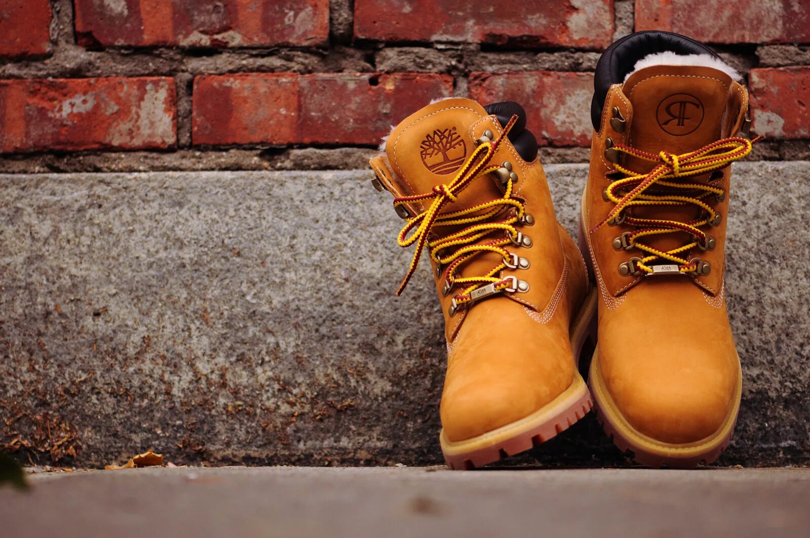 Ботинок друг. Timberland. Timberland Boots. Nike тимберленды. Тимберленд ботинки мужские желтые.