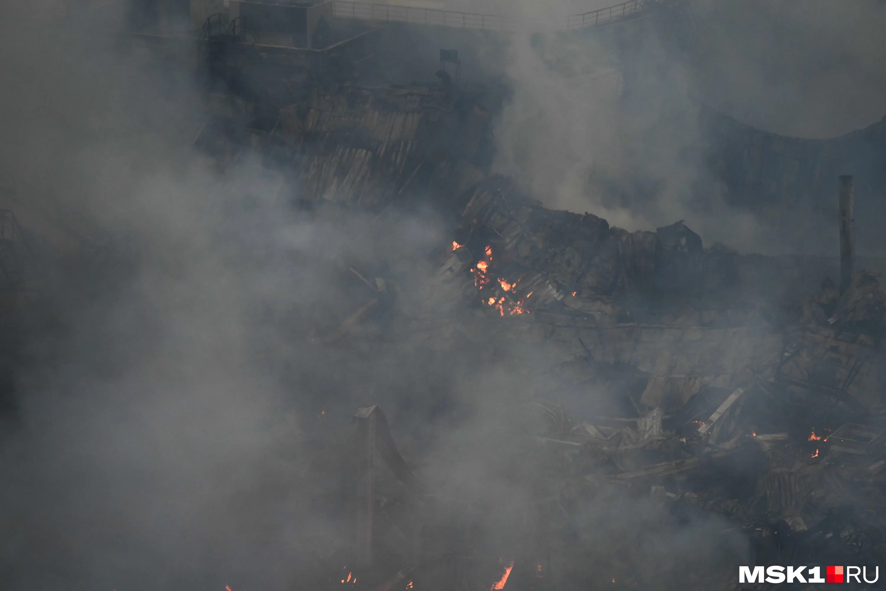 пожар в москве сегодня. пожар в аэропорту чкаловский. чкаловск аэродром пожар. пожар омск чкаловск. пожар в чкаловском.