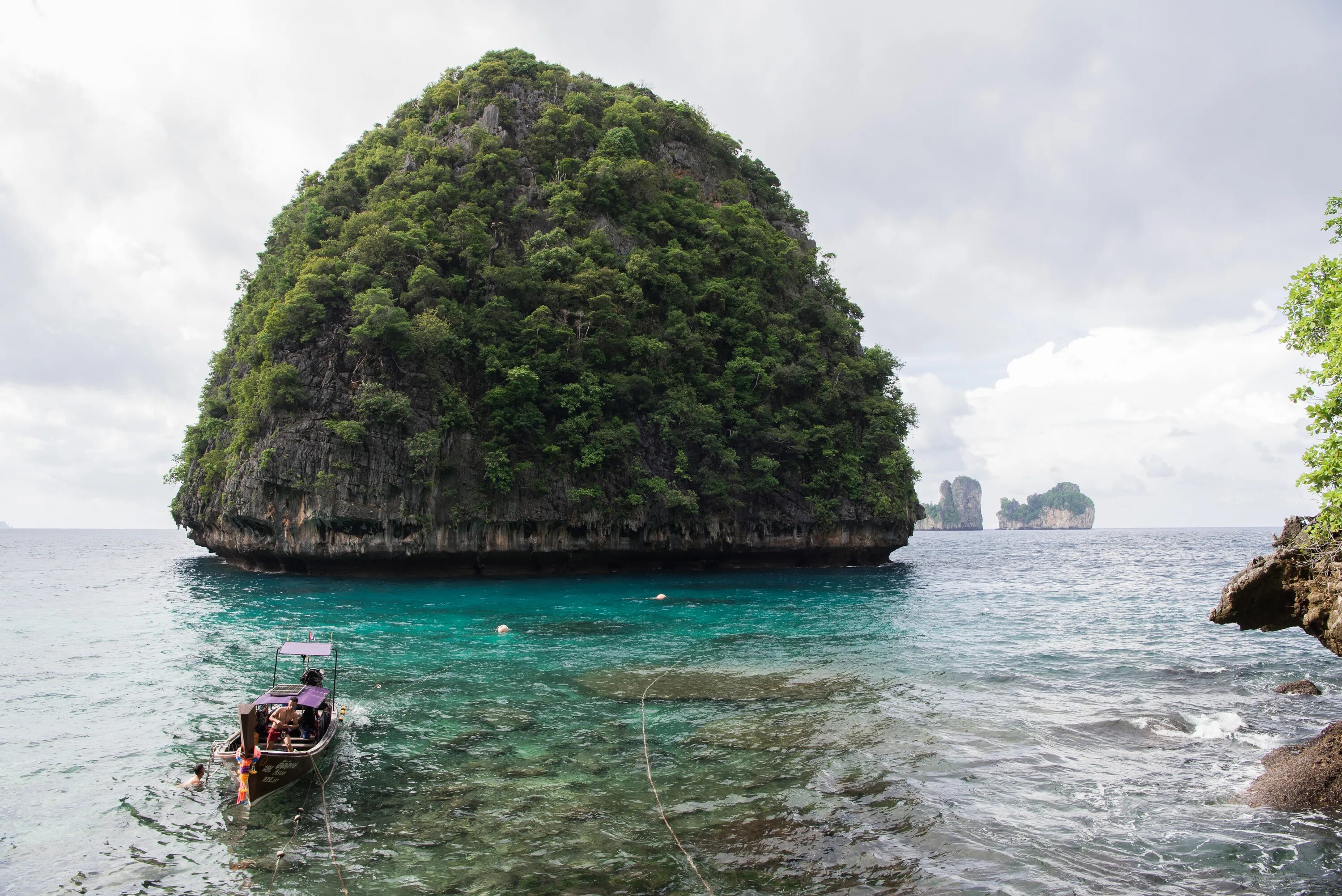 Boat island. Тайланд остров Пхи Пхи. Пхукет острова Пхи Пхи. Острова phi phi в Тайланде. Остров пи пи Тайланд.