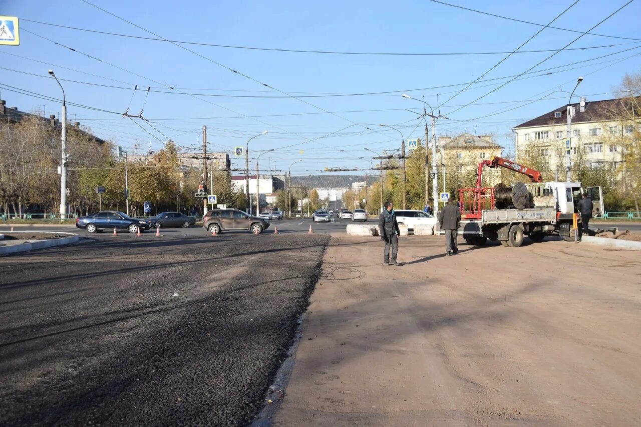 Основа движения братск. Комсомольская Братск. Братск Комсомольская дорога. Строительство ул.Комсомольская в Братске. Улица Комсомольская в Братске ремонт.