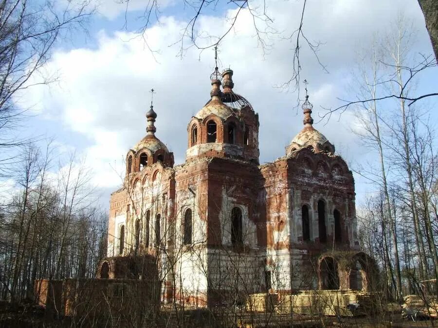 Рдейский успенский монастырь. Заброшенный монастырь рдейский. Рдейский монастырь новгородская область. Топи монастырь. Топи деревня церковь.
