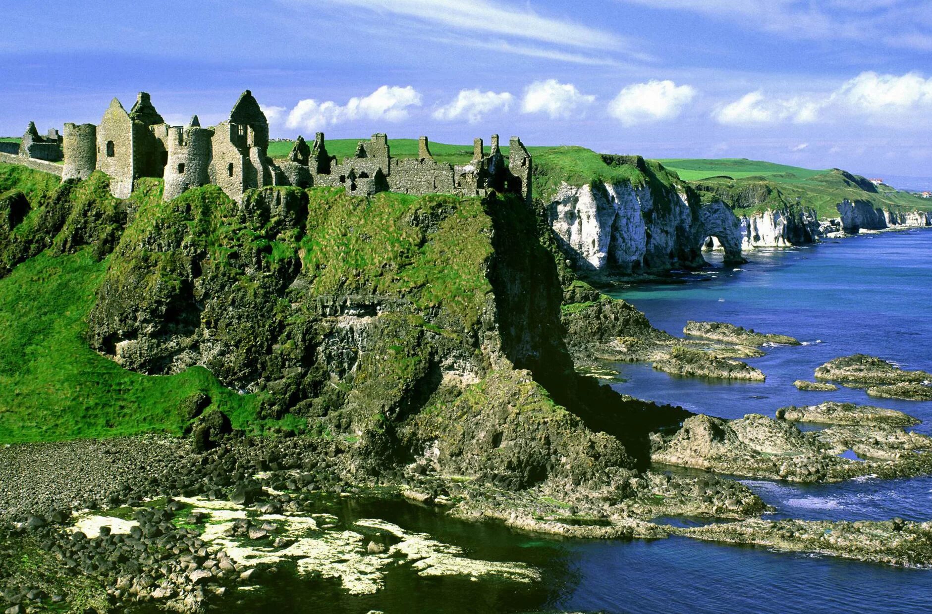 Юго запад ирландии графство керри. В ирландию можно ли. Изумрудный остров ирландия. Графство керри ирландия. Графство антрим.