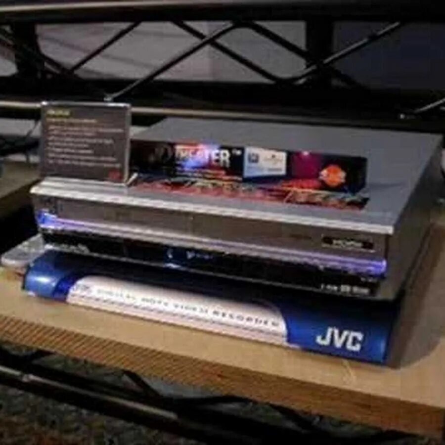 D vhs. Jvc 380 vhs. d-vhs кассеты. d-vhs видеомагнитофон. d-vhs 2025.