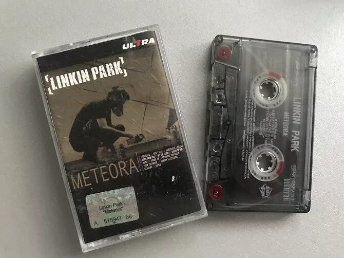 Кассеты hybrid. Linkin Park кассета. Линкин парк Метеора кассета. Аудиокассета Linkin Park. Кассета LP Meteora.