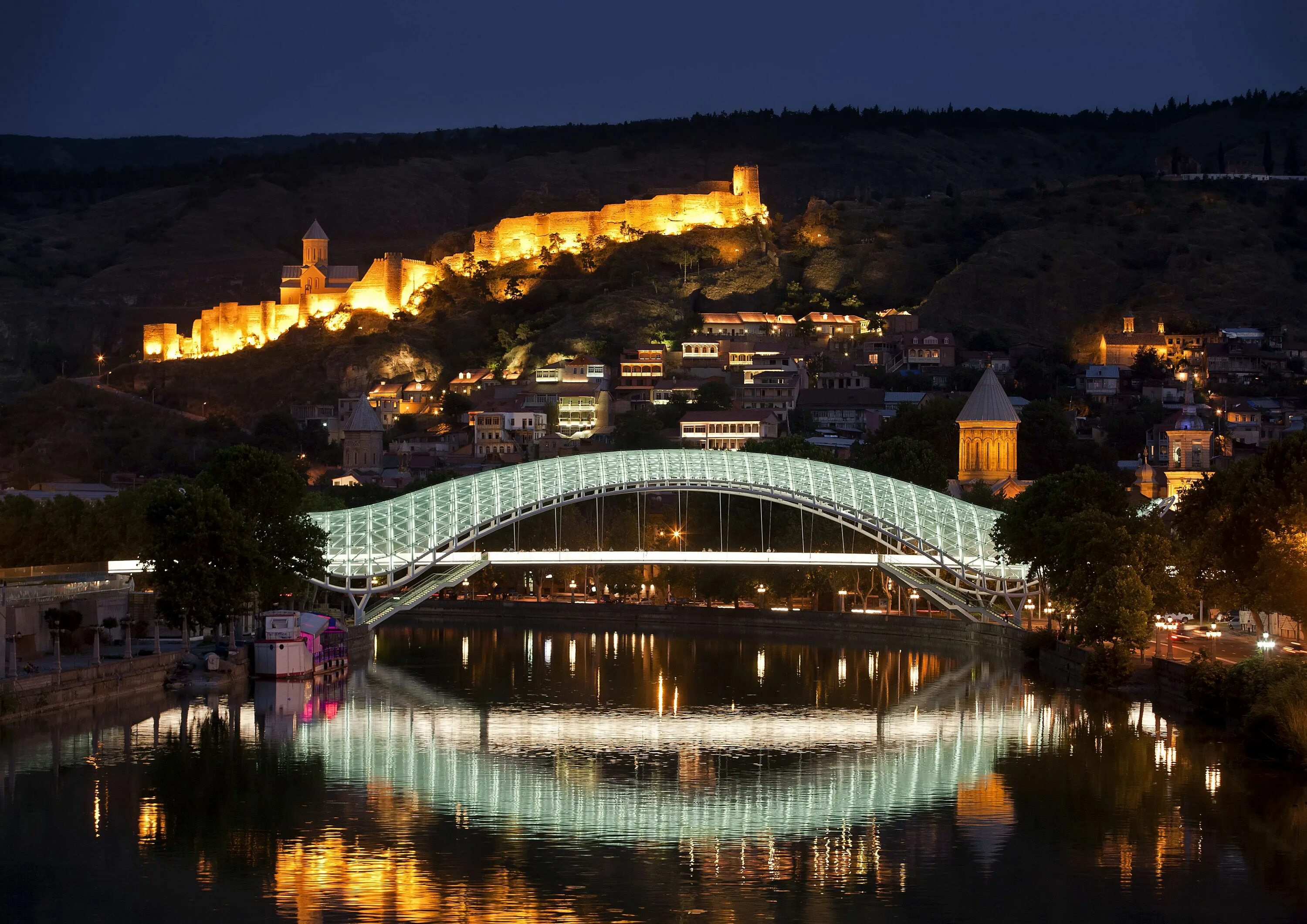 Centre tbilisi. Столица Грузии Тифлис. Грузия Тбилиси достопримечательности. Грузия Тбилиси центр города. Тбилиси андза.