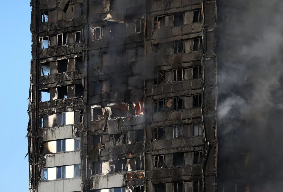 Гренфелл Тауэр пожар. Пожар многоэтажки в Лондоне. Пожар в здании Grenfell Tower в Лондоне. Пожар в многоэтажном доме в Лондоне. После сильного пожара