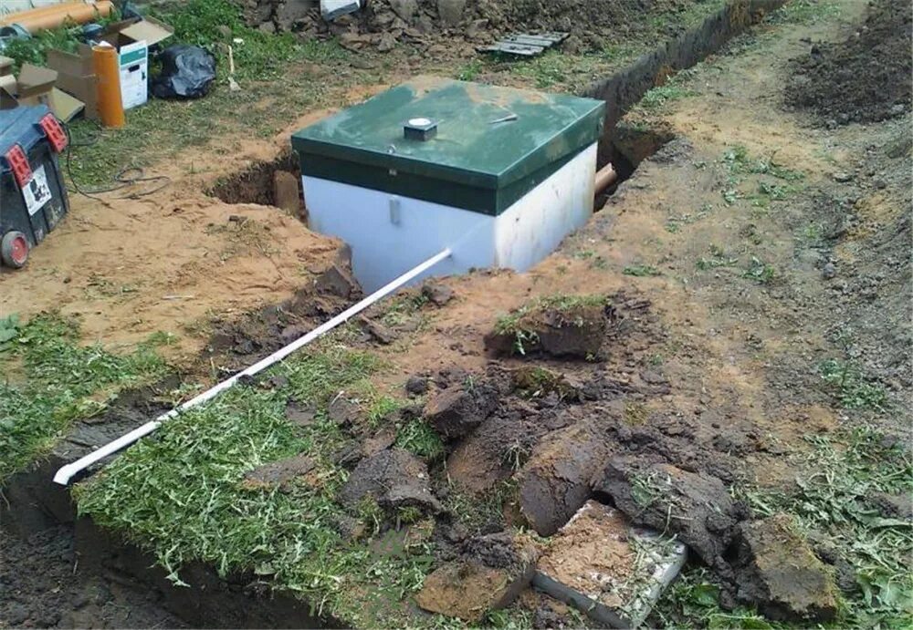 Дренажное поле для септика. Септик на участке. Септик снаружи участка. Выгребной ямы 10м3. Где септик.