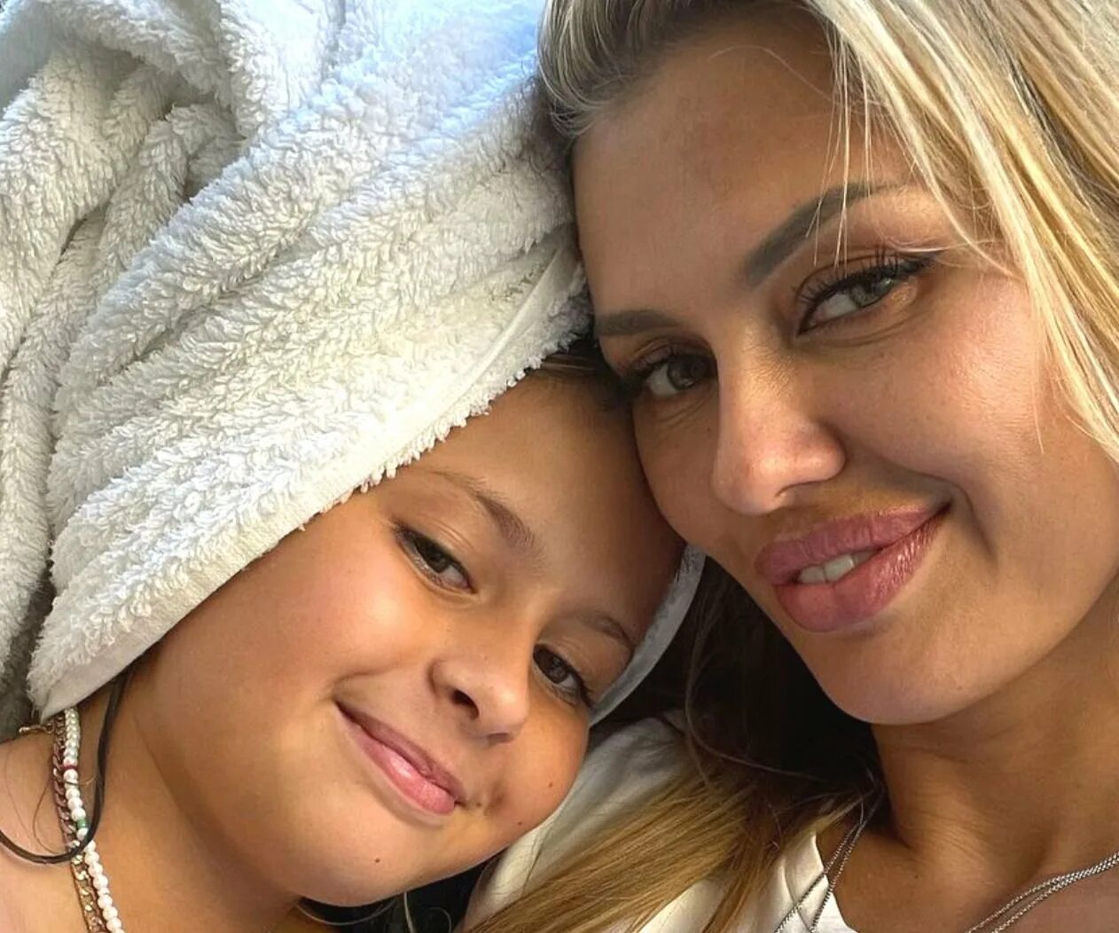 Боня с дочкой 2022. Бывший муж бони алекс смерфит. Виктория боня веллитон и веллитон. Принц виктории бони. Муж бони алекс смерфит.