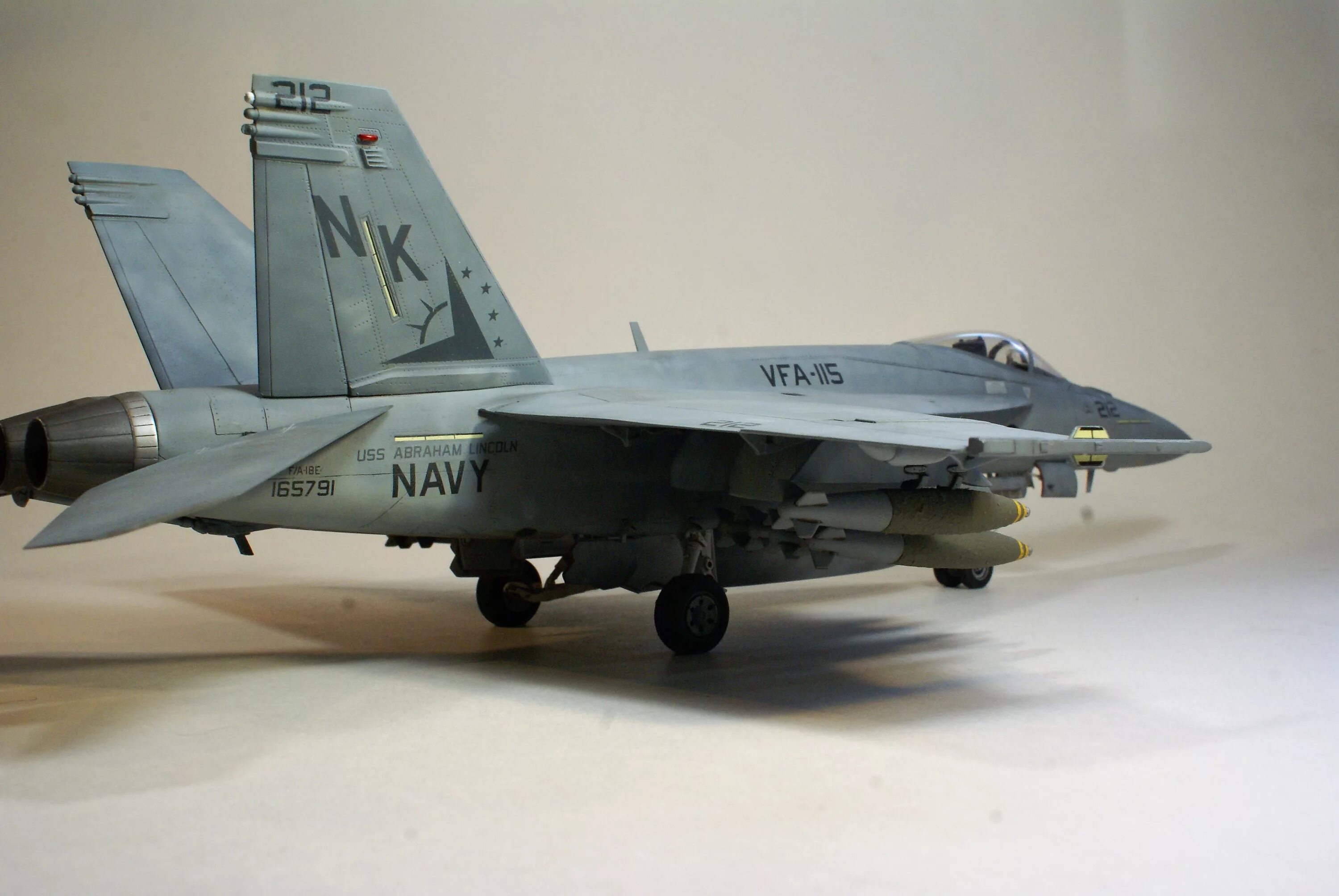 F 1 48. F-18 Hornet 1/48 Hasegawa. F-18e Meng. F/A-18e 1/48 воздухозаборник. F/A-18e VF-31 Meng.