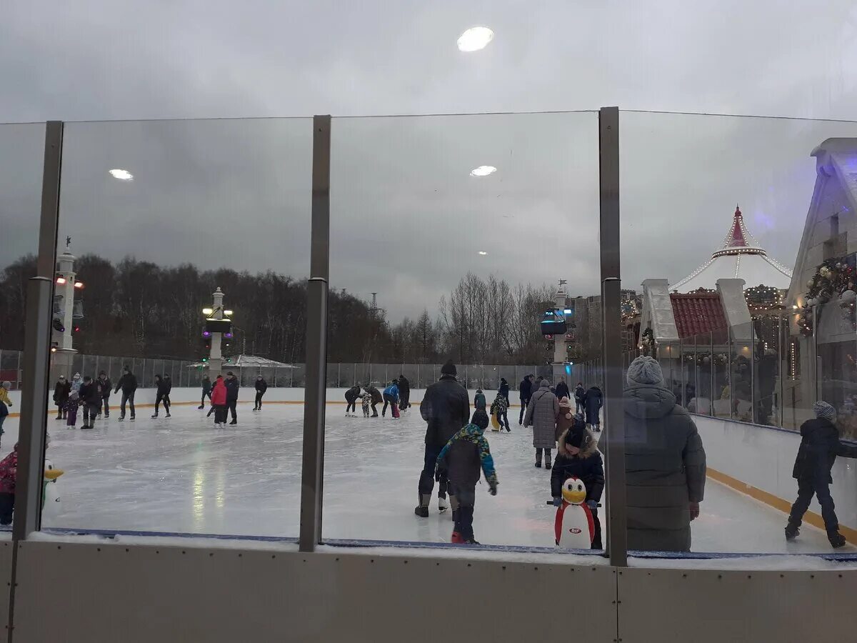 Каток гольяново московский. Гольяново парк каток. Каток в Гольяново у пруда. Перерва 52 каток.