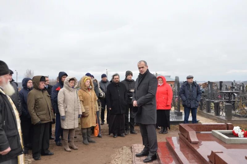 Малые яуши. Деревня большая ерыкла. Кладбище в яушах в чебоксарах аллея славы. Кладбище 17 чебоксары. Карачуринское кладбище чебоксары.