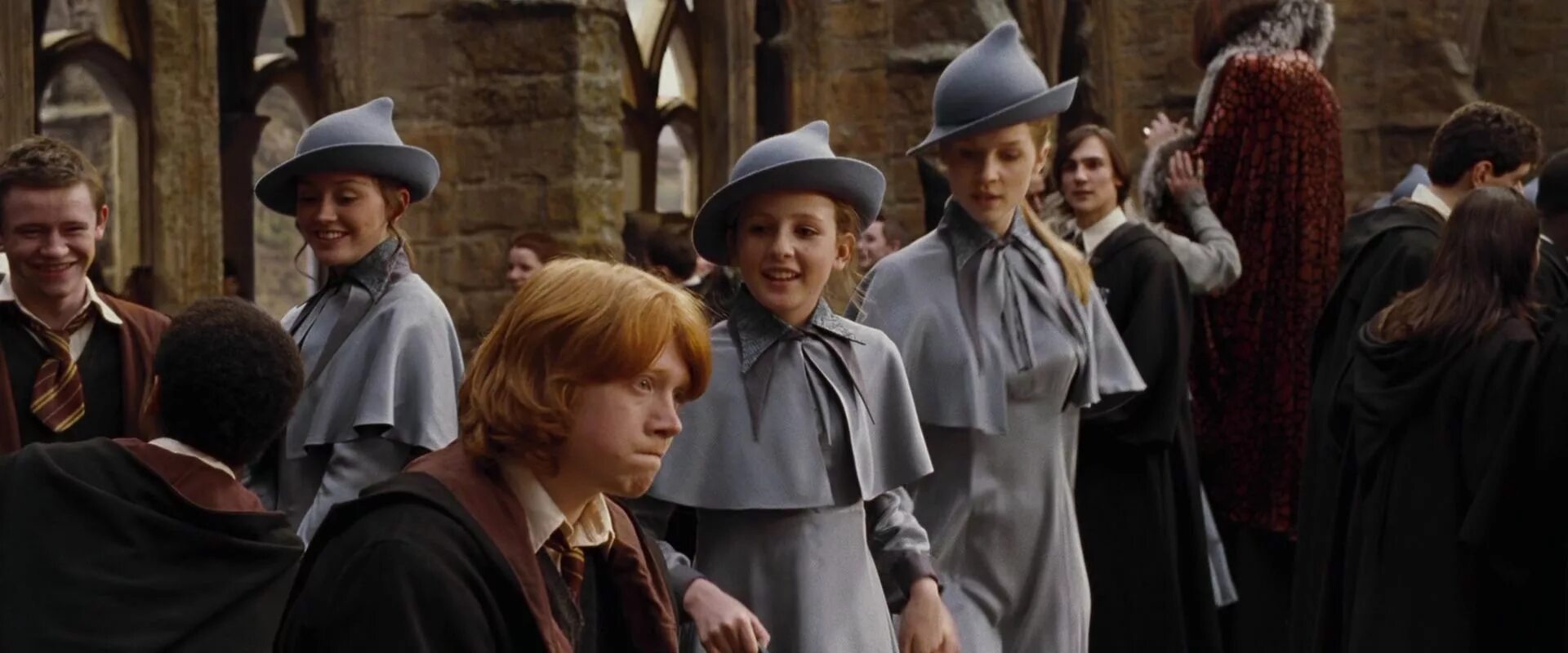 Гриффиндорцы невилл. Гарри поттер и кубок огня 312 страница. Гарри поттер турнир трех волшебников. Кубок огня из гарри поттера. Гарри поттер 4 кубок огня.