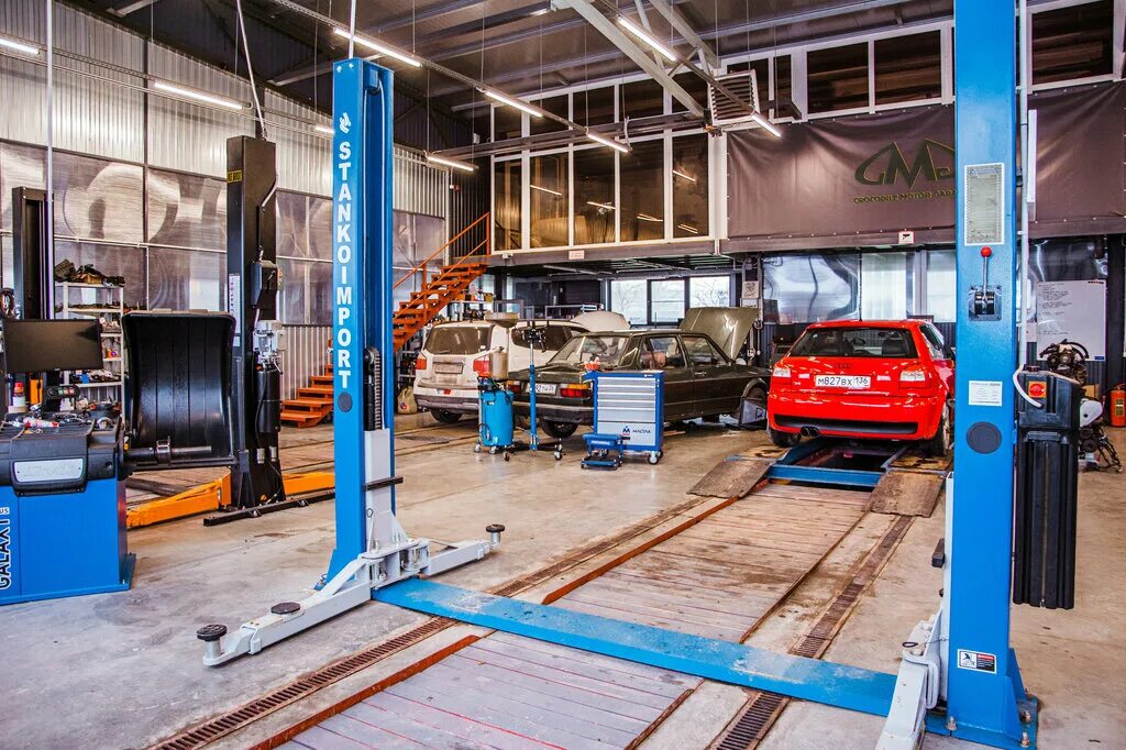 Самоделки в гараж для ремонта авто. Мотор гараж. Мерседес в гараже. Двигатель ваз в гараже. Двигатель машины в гараже.