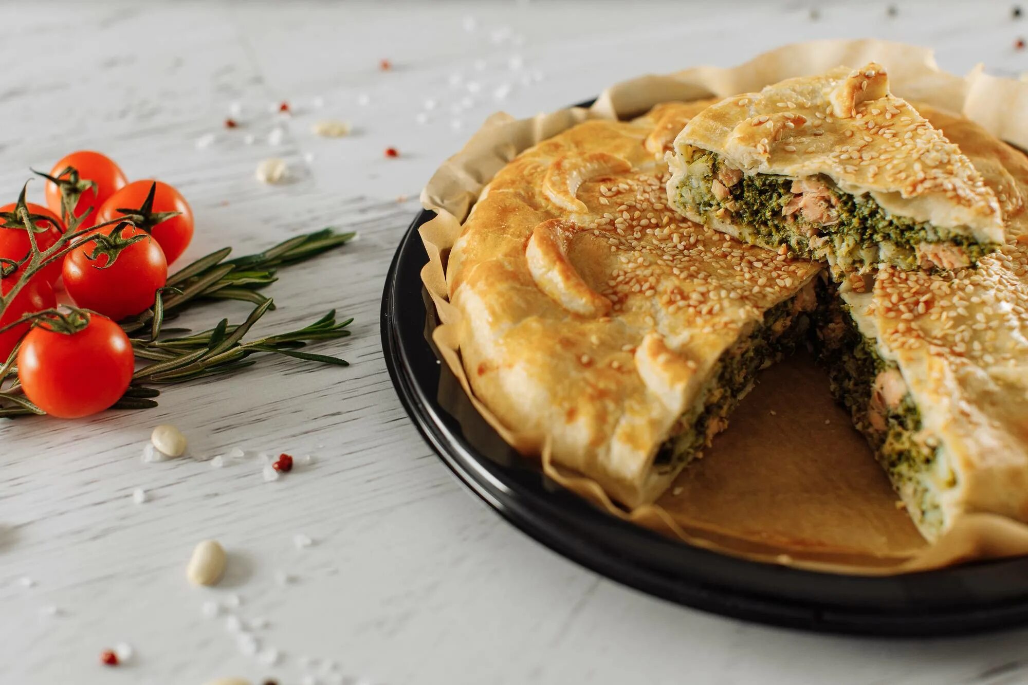 Монастырская кухня пирог с ананасом. Слоеные пироги. пирог со шпинатом. рыбный пирог. пирог с рыбой и шпинатом.