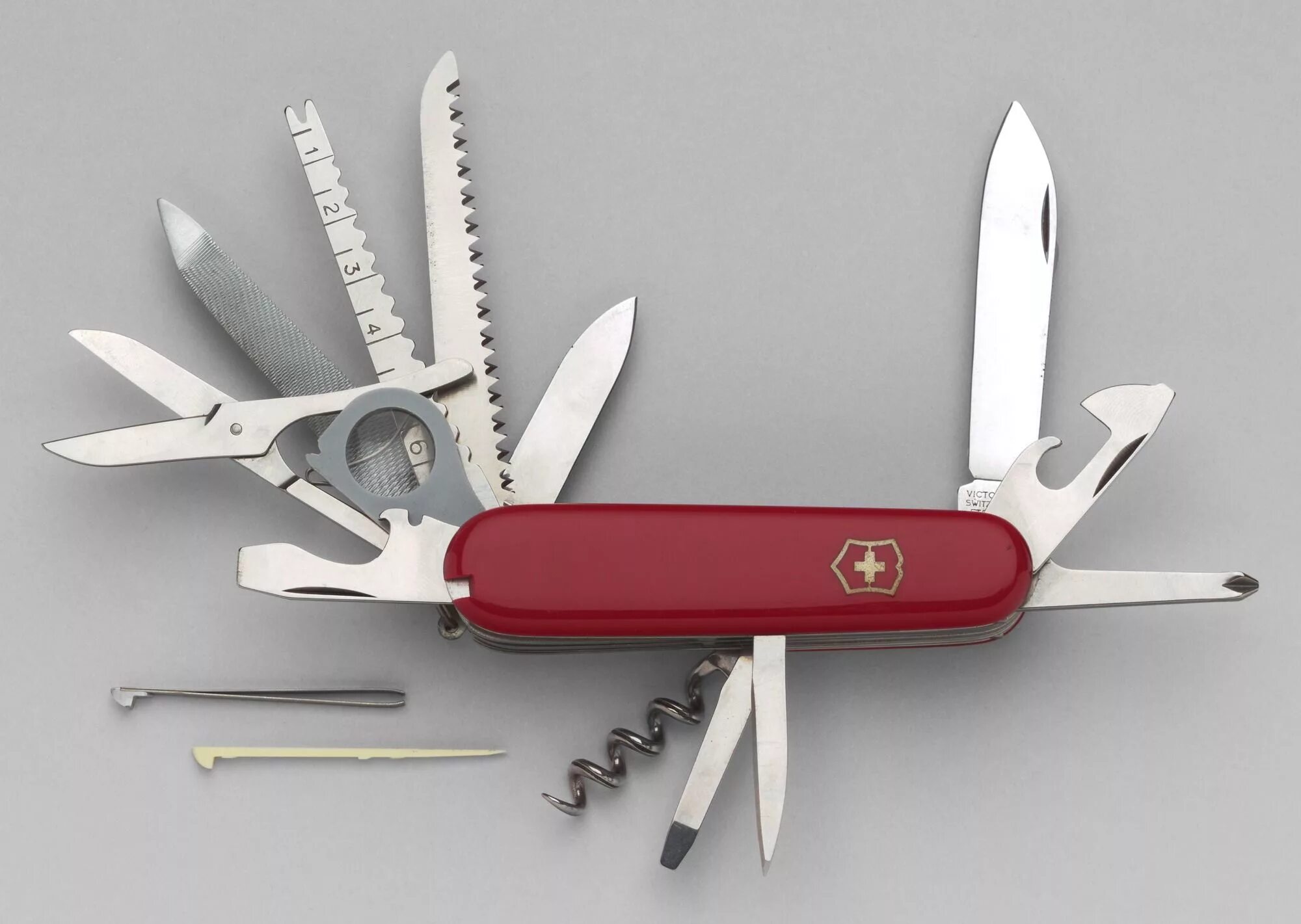 Se. В швейцарском ноже помимо самого ножа. В швейцарском ноже помимо самого ножа. Victorinox swiss army knife. Назначение лезвий в швейцарском ноже.