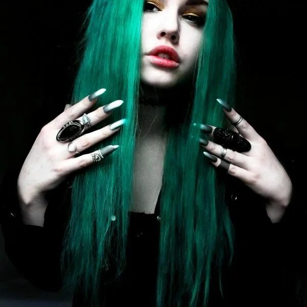 30+ Glamorous Light To Dark Green Hair Styles Trending Now Coloración de cabello