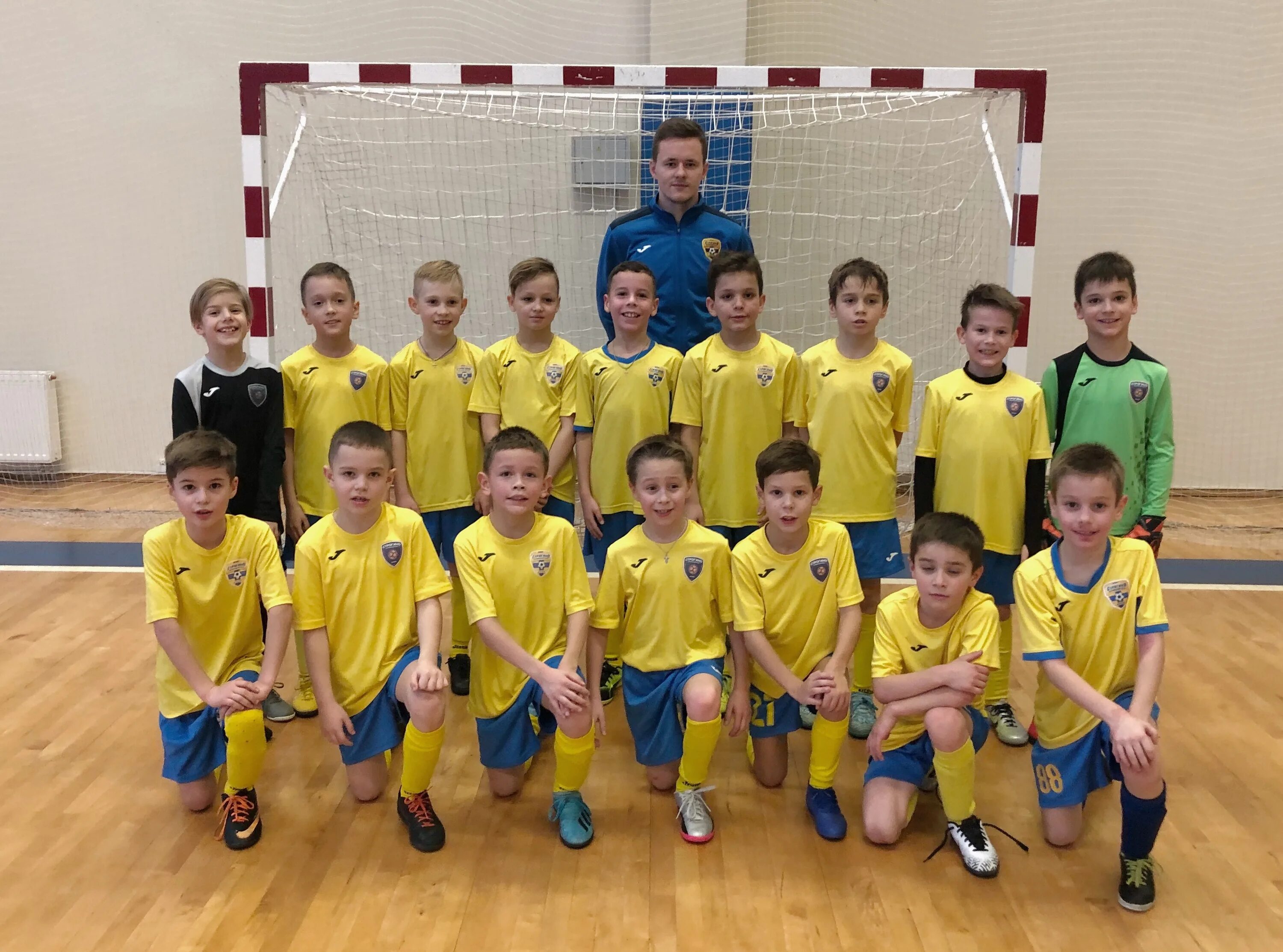 Академия чертаново. Мфф 2011. Межрегиональная федерация футбола золотое кольцо. Стадион буревестник екатеринбург. Академия кулешова футбол 14 год.