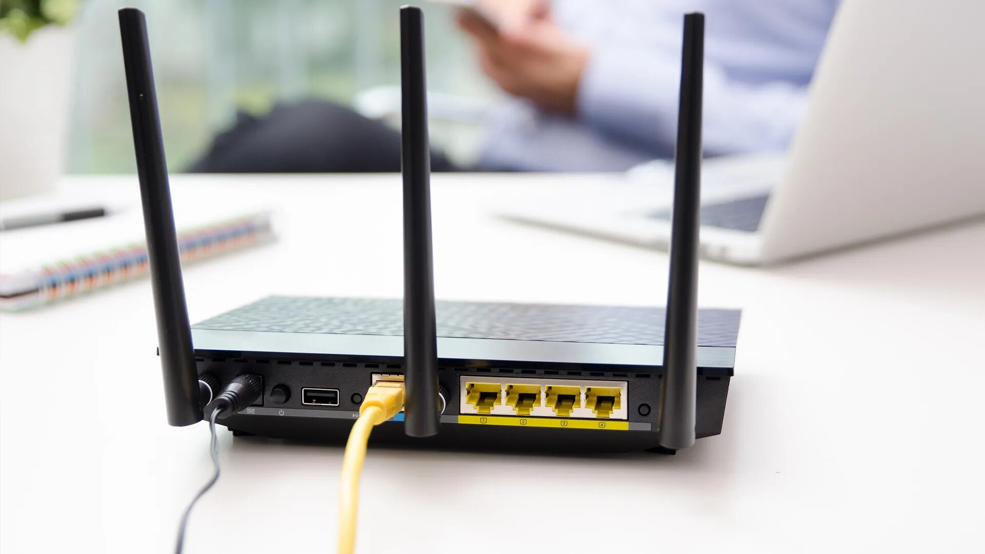 Как установить вай фай дома. Wi fi роутер tandem. 2 вай фай роутера в квартире. круглый вай фай роутер. выгорание роутера.