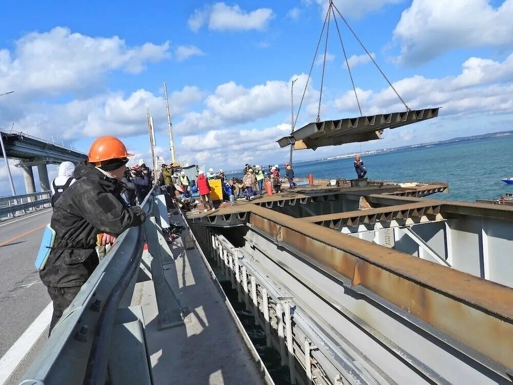 Последнее видео крымского моста. Рухнул пролет Крымского моста. Крым мост. Металлоконструкции Крымского моста. Восстановление Крымского моста.