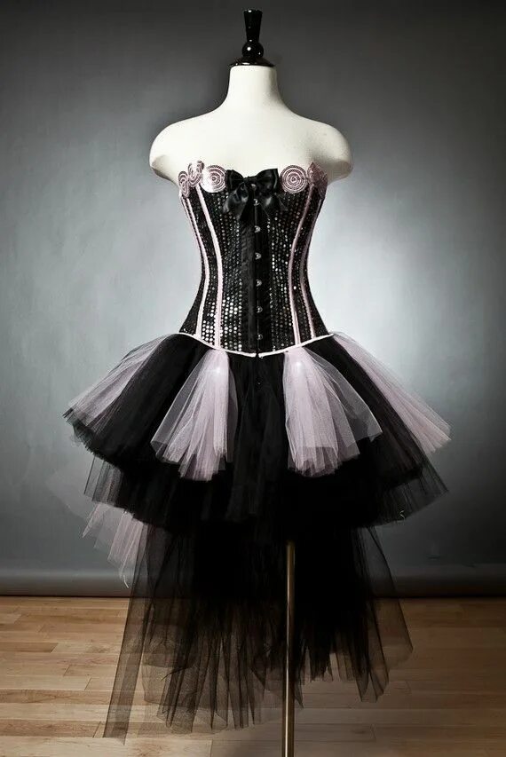 Корсет с пышной юбкой. Goth dress с корсетом. платья с корсетом готика. готическое бальное платье. корсет с юбкой.