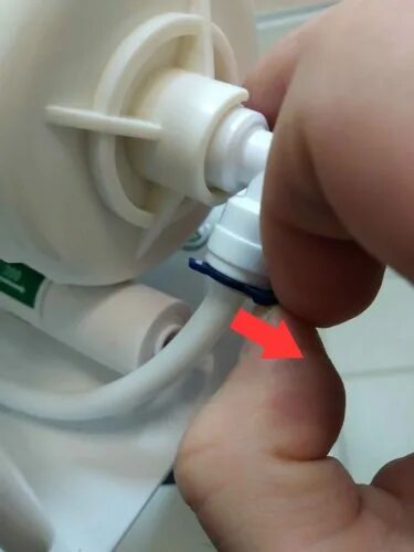 Замена картриджей фильтра для воды Формула Воды