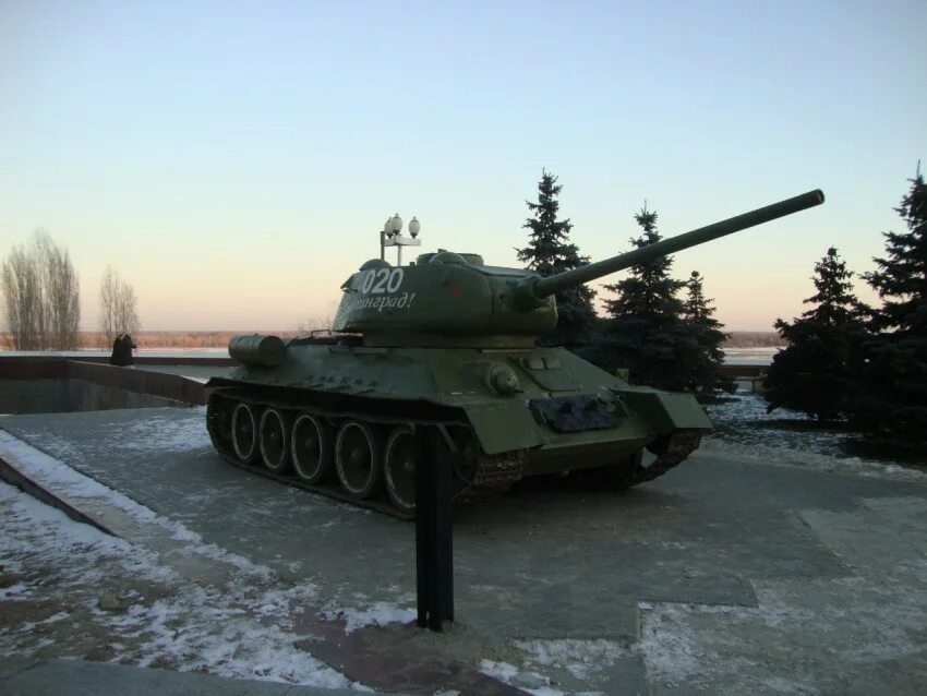 Волгоград танки перед музеем. Памятник танк т-34 волгоград. Музей сталинградской битвы в волгограде. Т-72б волгоград. Т 34 76 памятник.