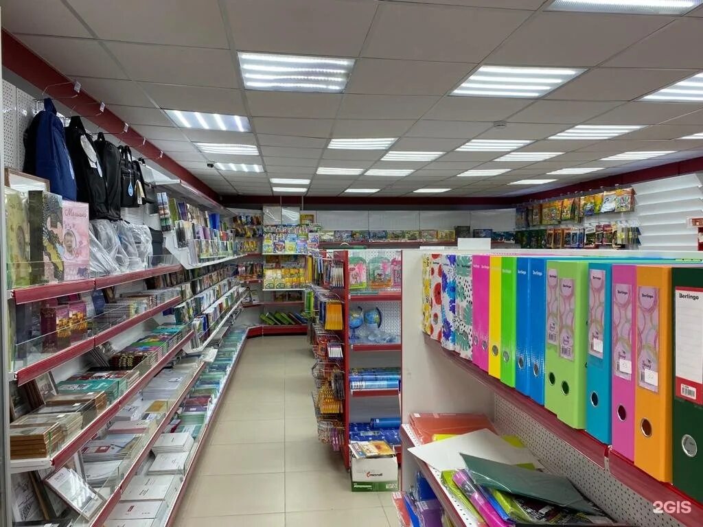 Канцтовары сургут. Аниме магазин в усолье сибирском. Канцтовары сургут. Стеллаж для канцелярии. Канцелярский магазин бумага.