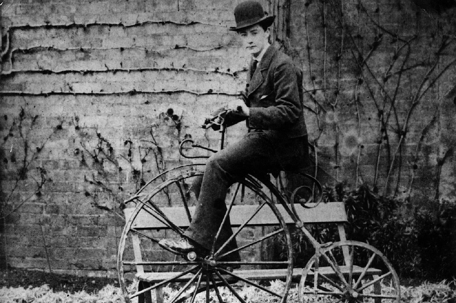 интересные изобретения 20 века. список великих изобретений. великие изобретения 21 века. старинный велосипед. необычные изобретения.