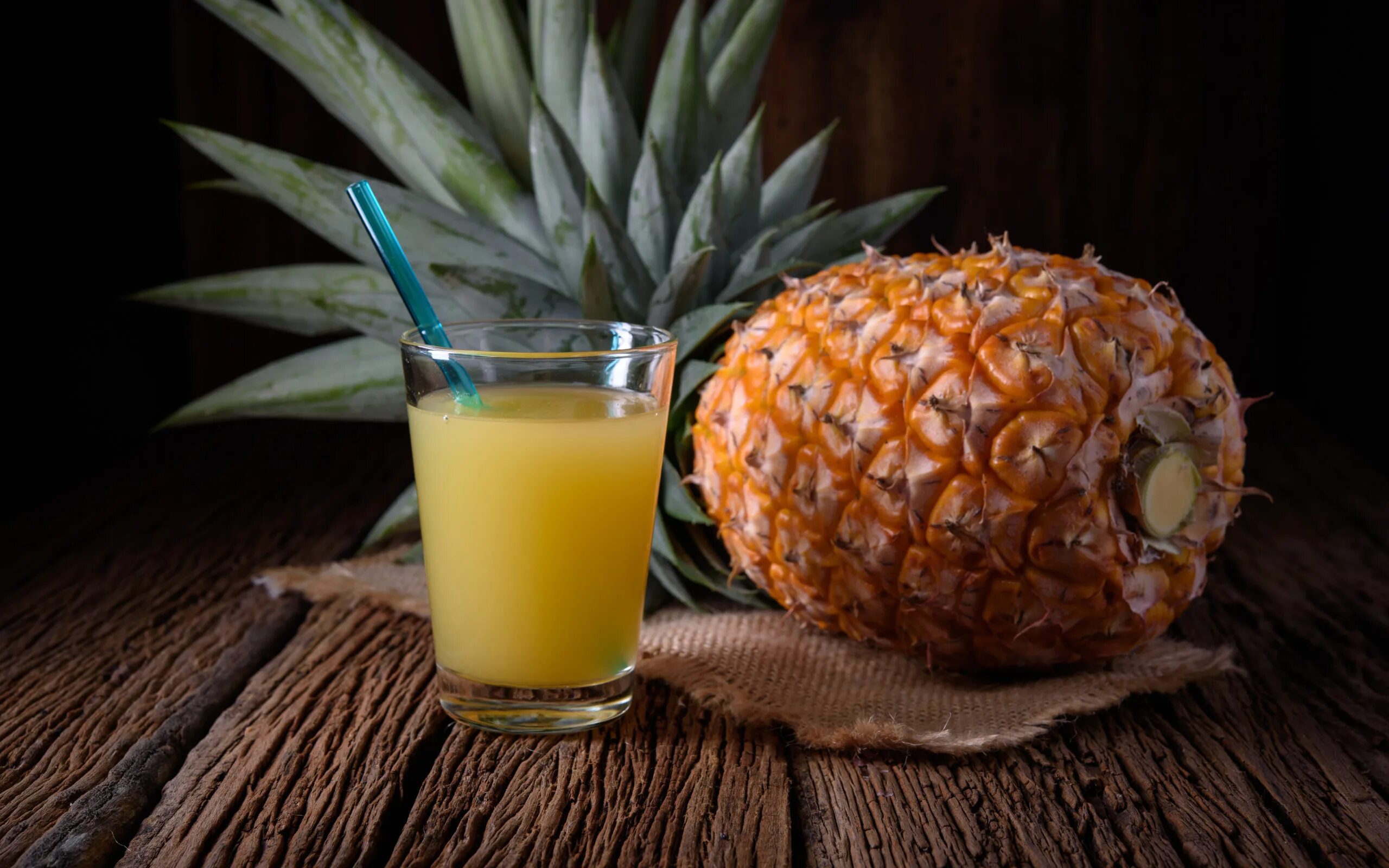 Сокосодержащие напитки ананас. Ананасовый фреш. Джус сок ананас. Ананасовый фреш. Ананасовый фреш.