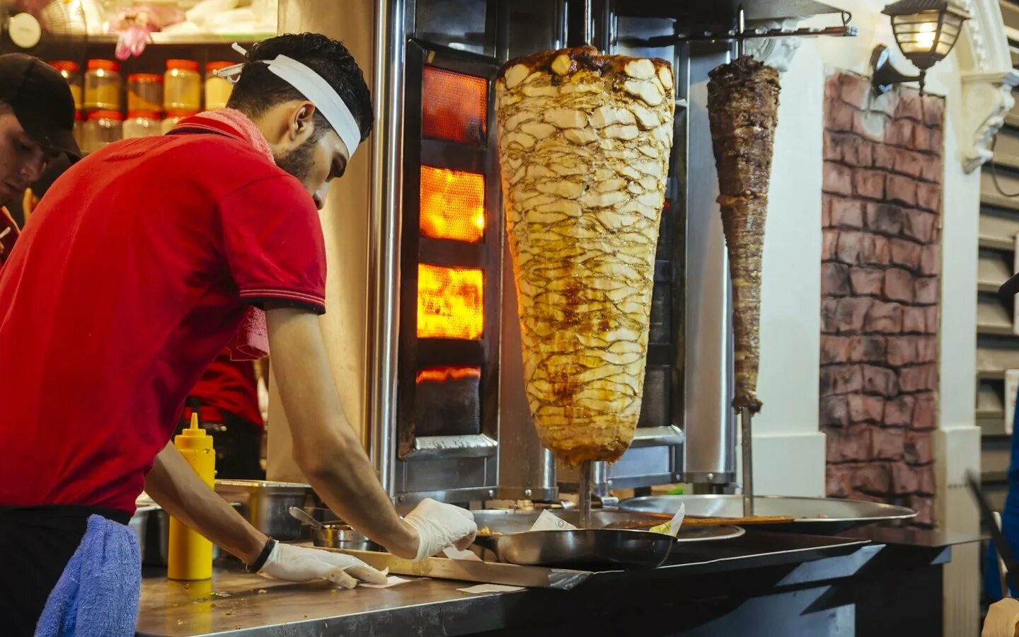 شاورما Shawarma. Шаурма на вертеле. Сочная шаурма. Шаурма фото.