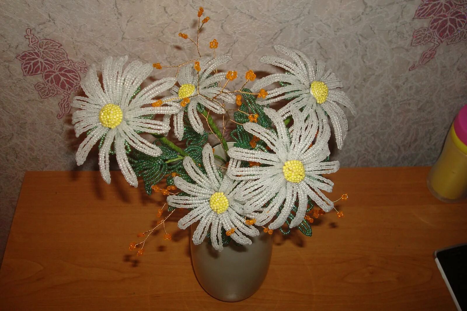 Ромашка из бисера