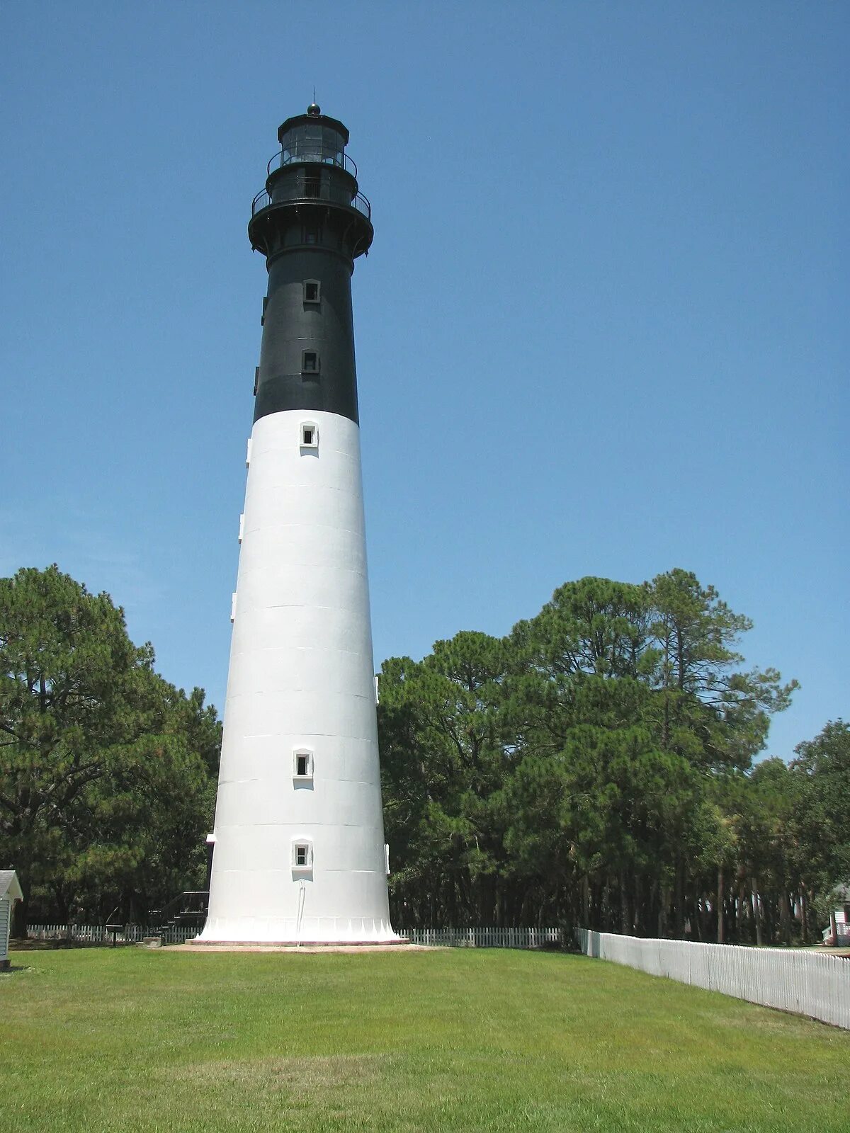 Hunter islands. Маяк на острове. Маяк Хант. Охотник маяка. Hunting Island Lighthouse.