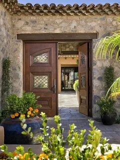 Maison alhambra dark door