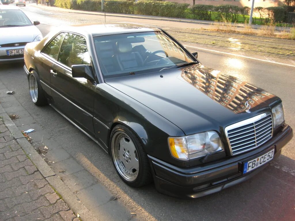 Купить мерс 124 авито. Mercedes Benz w124 Coupe. Mercedes Benz e124 купе. Мерседес Бенц w124 купе. Мерседес w124 купе АМГ.