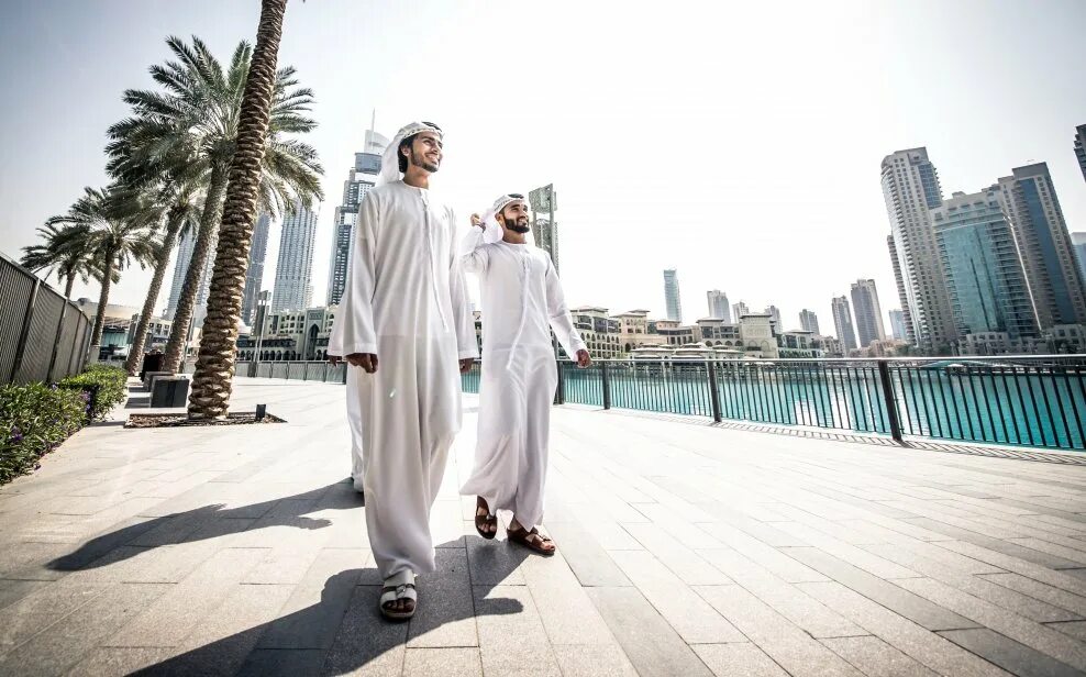 Dubai надпись. Мот мама я в дубае. Я в дубае прикол. Дубай прикол. Мама я в дубае текст.