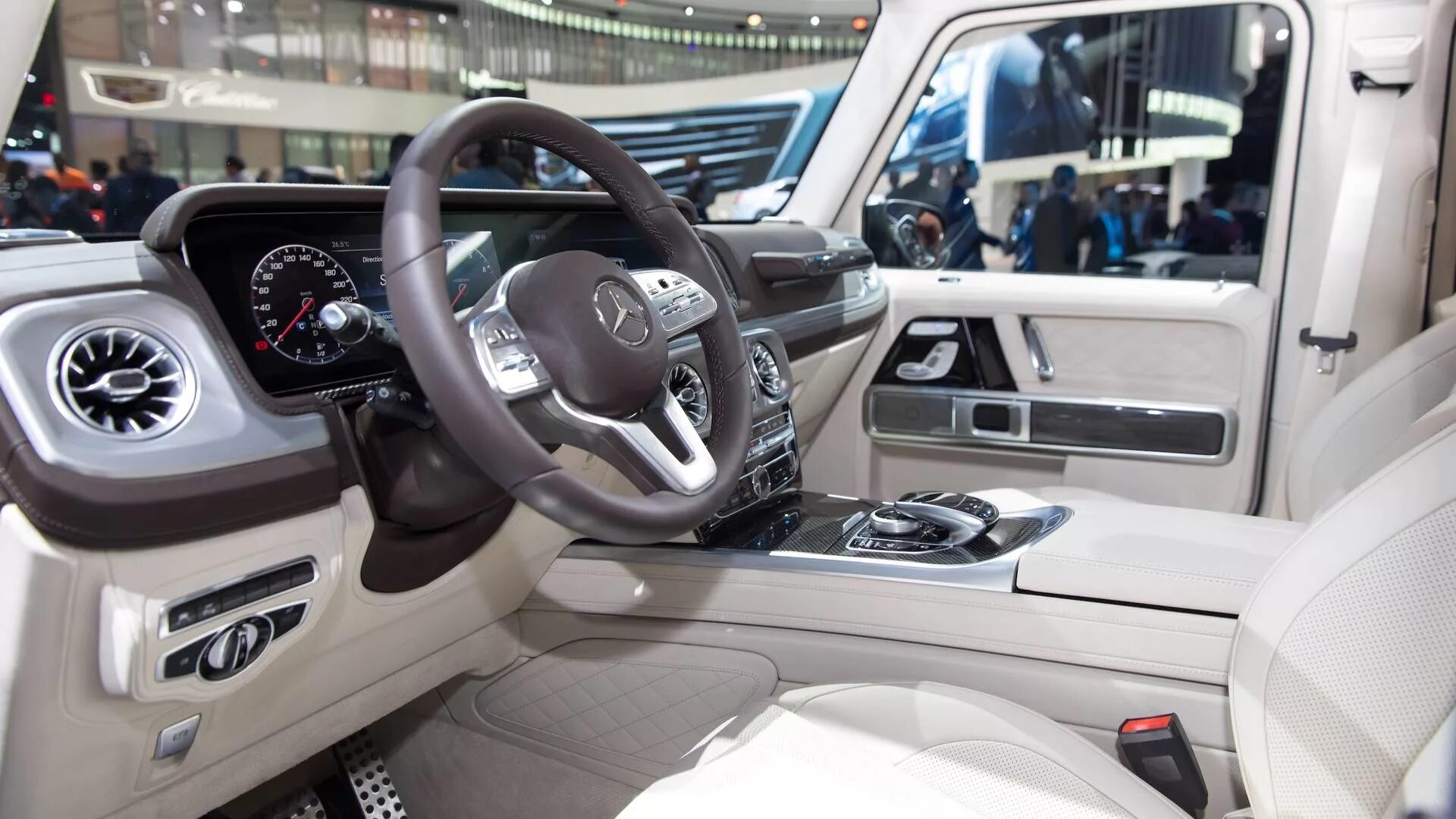 Mercedes g 2024. Mercedes g class 2018 салон. Mercedes g63 AMG 2018 Interior. Мерседес Гелендваген 2023 салон. Mercedes Gelandewagen 2022 салон.