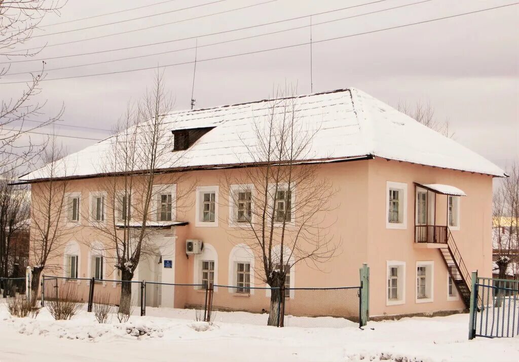 Пик карпинск. Дооц карпинск. Магазин книги вывеска. Гора башеневка карпинск. День города карпинск 2022.