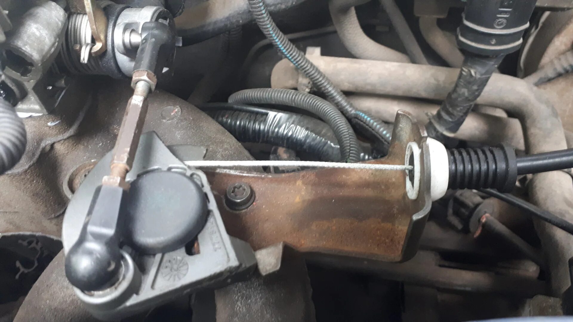 Рено логан холостой ход нестабильный. Датчик холостого хода симбол 1. Дроссельный узел рено логан 1. Плавающие обороты рено. 6.