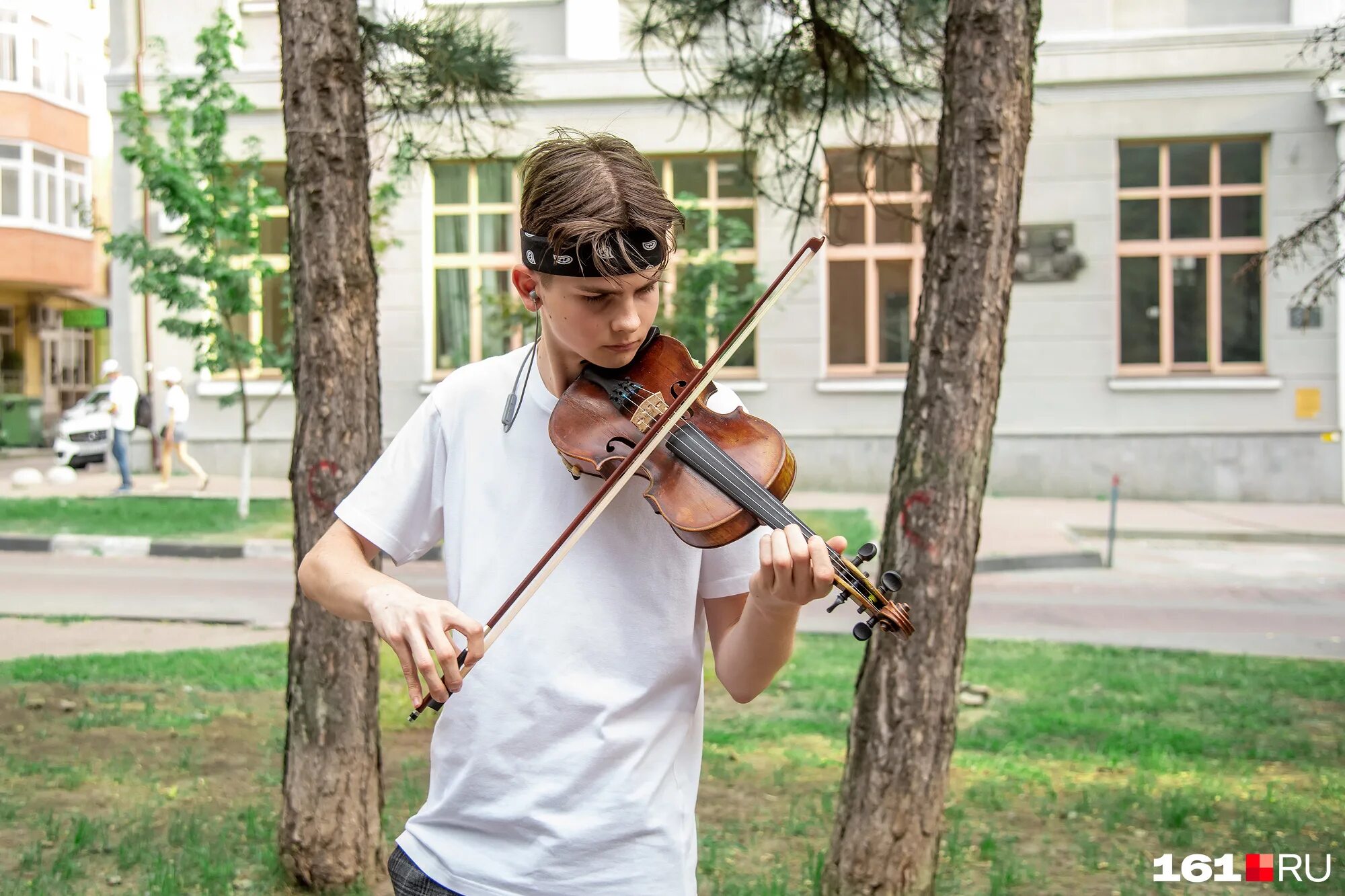 Юрий скрипач тюмень. Юрий мержевский скрипач. Скрипач краснодарский край. Александр велес скрипка ростов-на-дону. Скрипач пятигорск карен.