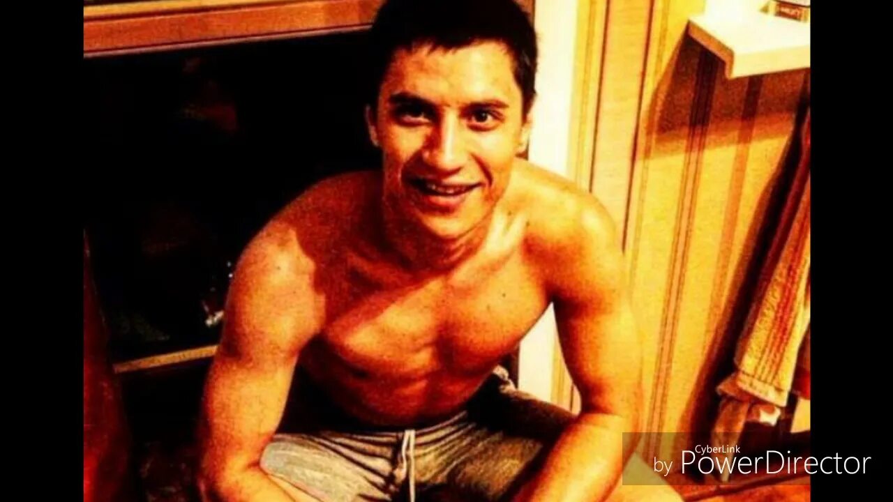 Сбили с ног сражайся на коленях. Я русский и лишь тогда встаю на колени. Клип на колени не встану. Сбили с ног сражайся на коленях встать не можешь лёжа наступай. Сбили с ног сражайся на коленях.