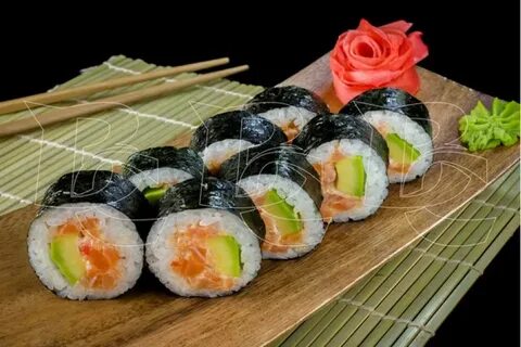 Каким коричневым соусом поливают роллы