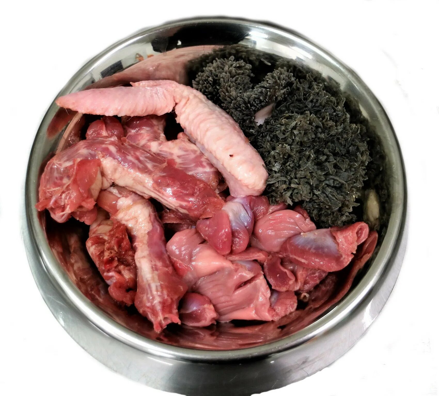 Мясо для постоянного кормления собак. Собачья еда в банках. Вонючее мясо для собак.