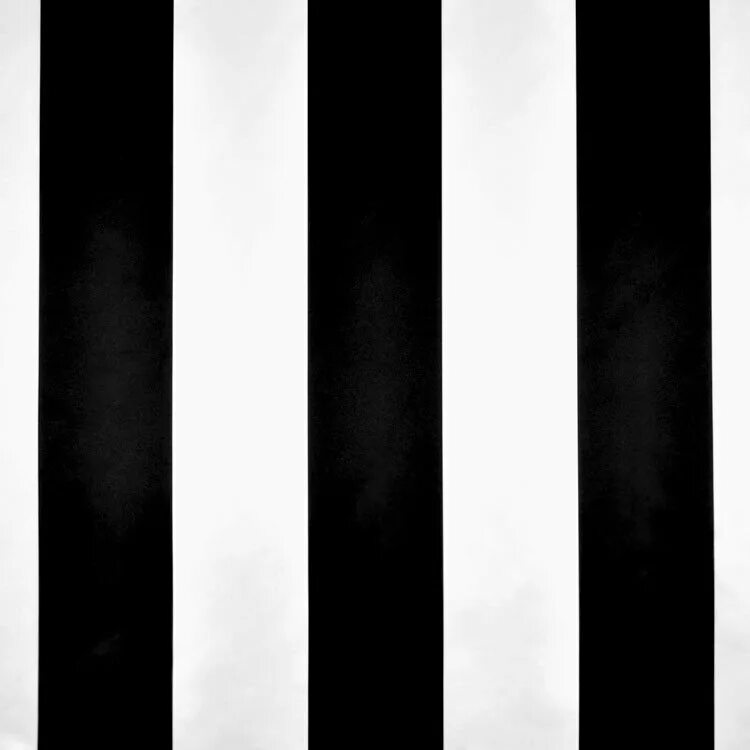 черная полоса. черно белый пол. черно белые полоски. вертикальная линия. адидас 3 stripes.