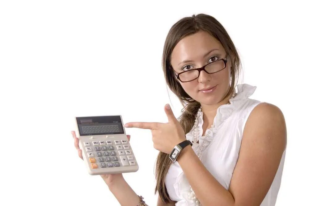 Начинающему главному бухгалтеру. Девушка с кальку. Женщина с калькулятором. Девушка с калькулятором в руках. Женщина бухгалтер.