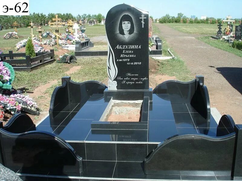 Памятник на могилу в тольятти. Похороны памятник. памятник кругу на кладбище. надгробие на могилу круга. памятники на могилу в тольятти.