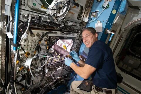 Проводящие исследования ученые выехали на космический объект