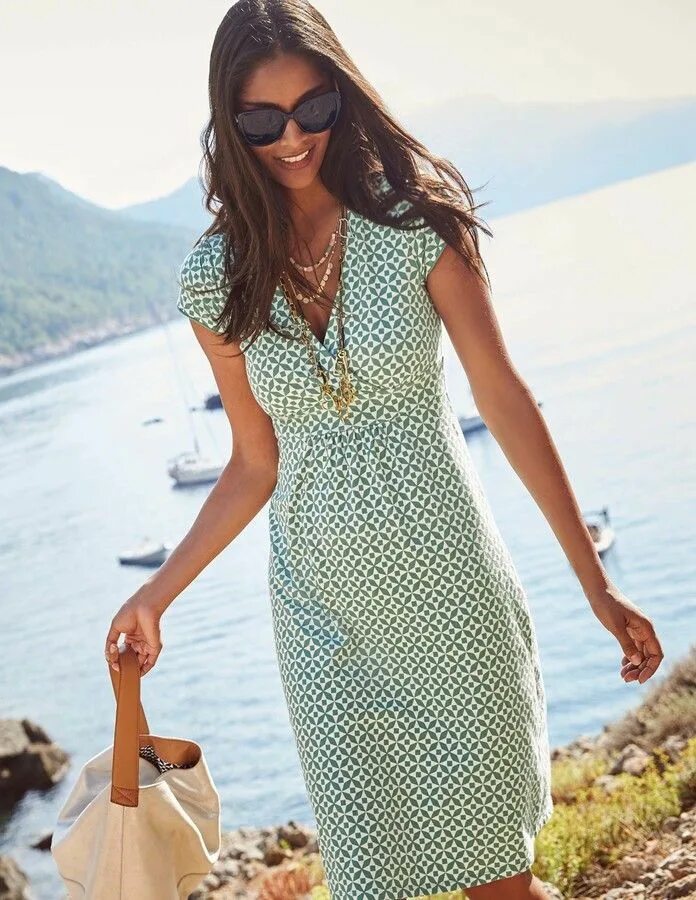 Сарафан на лето. Необычные модели платьев на лето. Интересные наряды для девушек. Пошив летнего платья. Каролина эррера коллекция весна лето 2016.