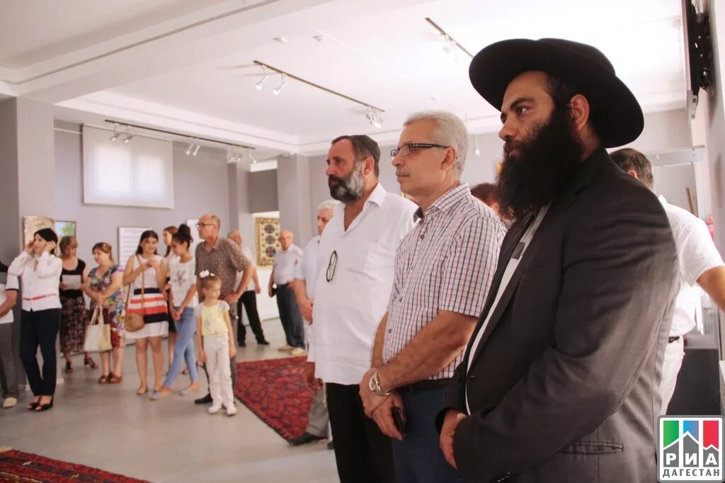 Горский еврей тиваки. Горские евреи дагестана. Маджалис еврейское кладбище. Ермошкина. Село евреев в дагестане.