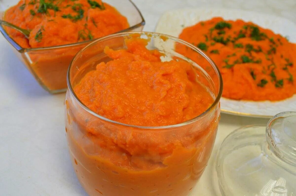 Рецепт моркови на зиму самый вкусный. Кабачковая икра 1.5 кг моркови томатная паста. тыквенная икра. икра с тыквой. морковная икра.