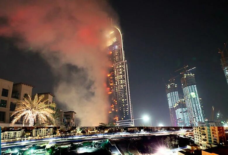 Какая обстановка сейчас в дубае. Пожар в Бурдж Халифа 2020. Бурдж Халифа пожар. Бурдж-Халифа Дубай пожар. Пожар в ОАЭ небоскреб.